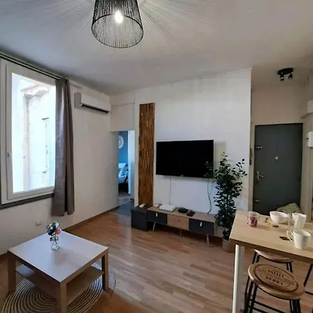 Logement Cosy Pour 4, Wifi, Centre Apartment